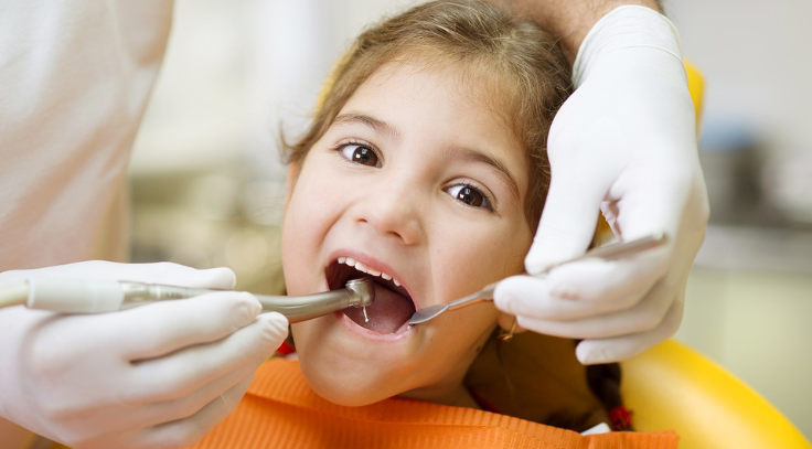 Proclined teeth in children can lead to misalignment and discomfort, needing timely dental care.